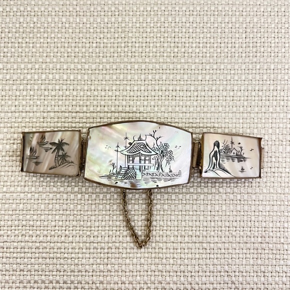 Vintage 40-s Hand Painted Mother of Pearl Asia Bracelet - Picture 1 of 5